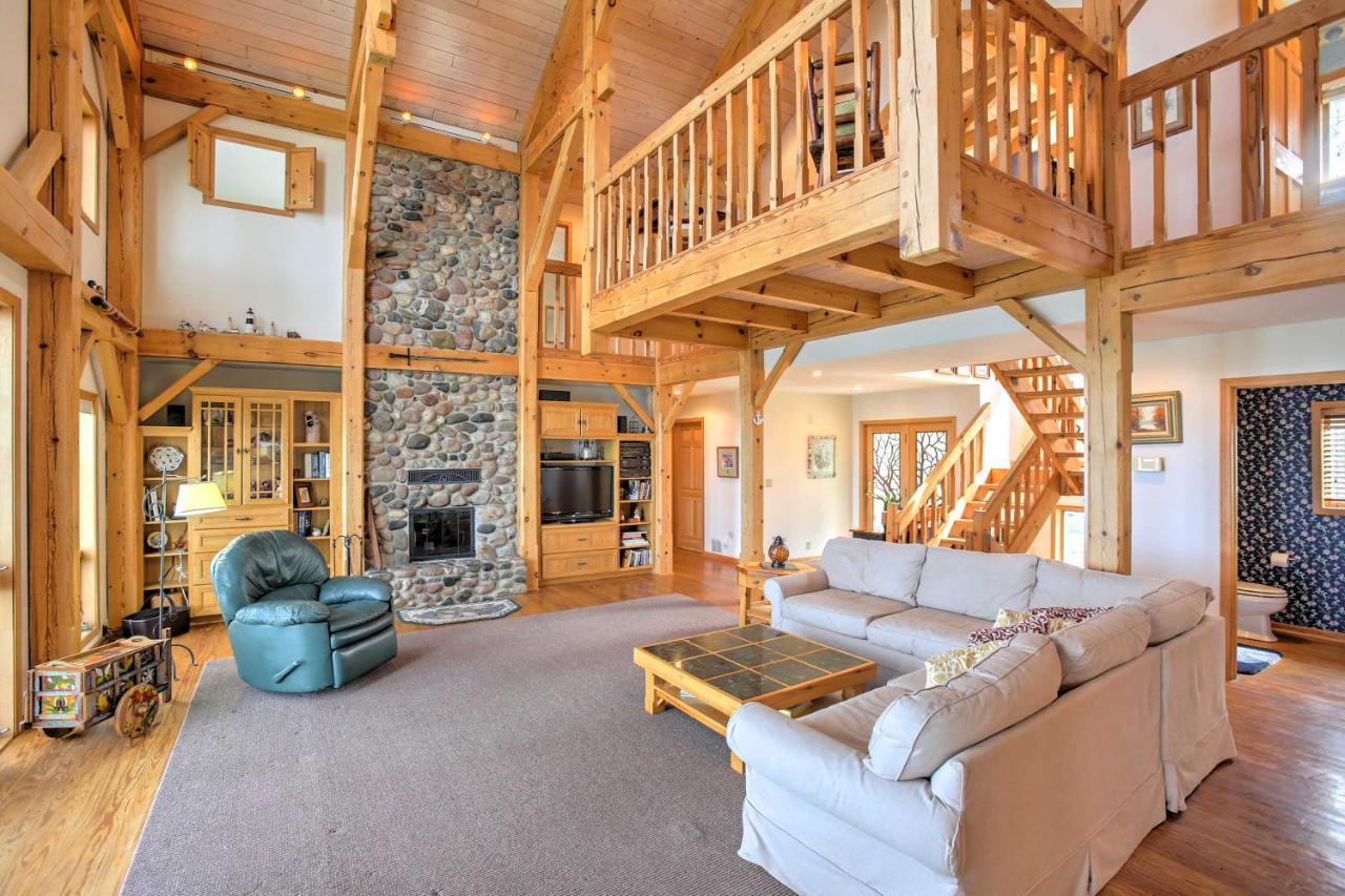 Gorgeous Charlevoix Home On Lake Michigan! Ellsworth Экстерьер фото