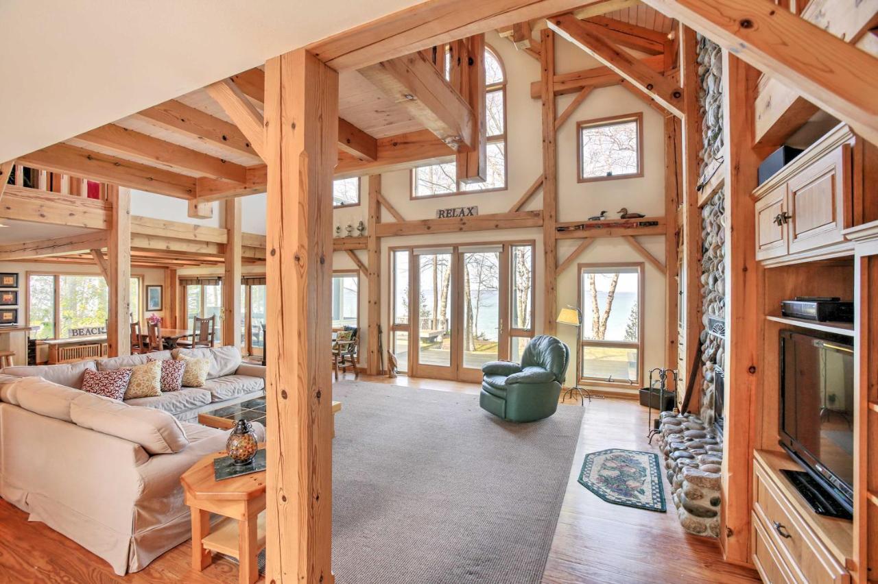 Gorgeous Charlevoix Home On Lake Michigan! Ellsworth Экстерьер фото