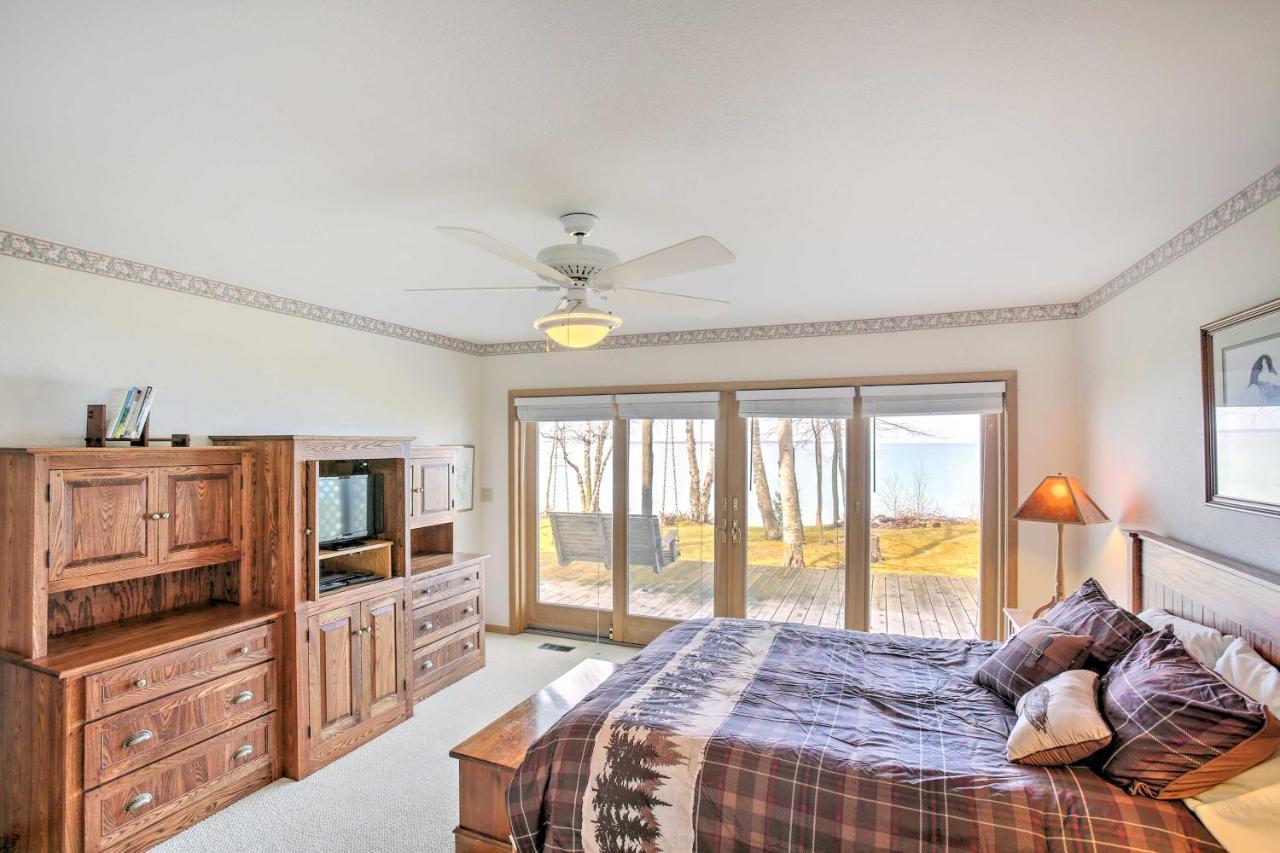 Gorgeous Charlevoix Home On Lake Michigan! Ellsworth Экстерьер фото