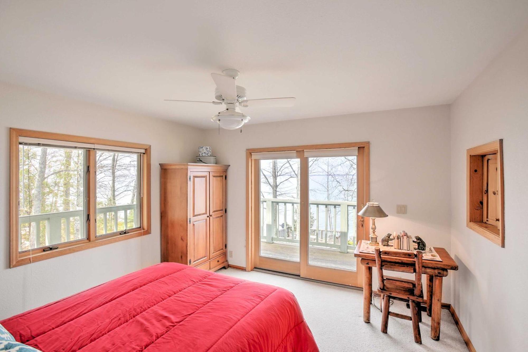 Gorgeous Charlevoix Home On Lake Michigan! Ellsworth Экстерьер фото