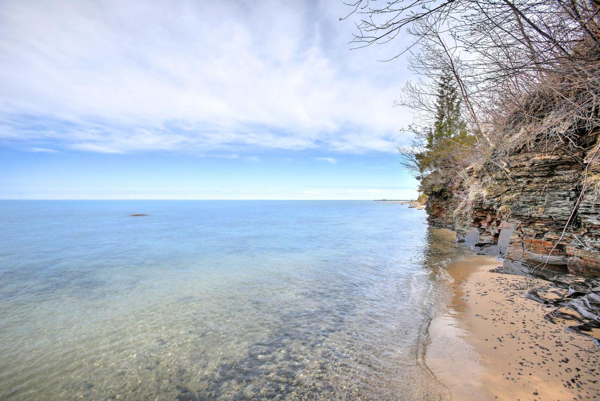 Gorgeous Charlevoix Home On Lake Michigan! Ellsworth Экстерьер фото