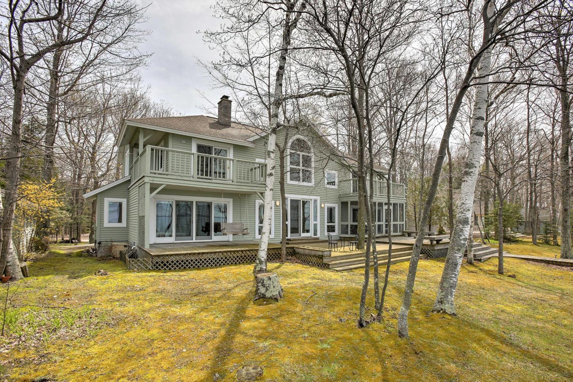 Gorgeous Charlevoix Home On Lake Michigan! Ellsworth Экстерьер фото