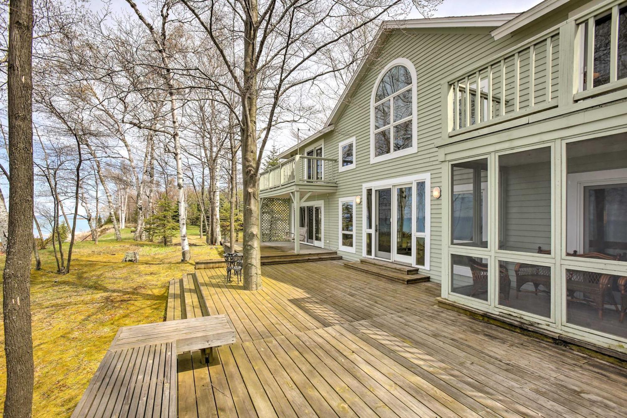 Gorgeous Charlevoix Home On Lake Michigan! Ellsworth Экстерьер фото